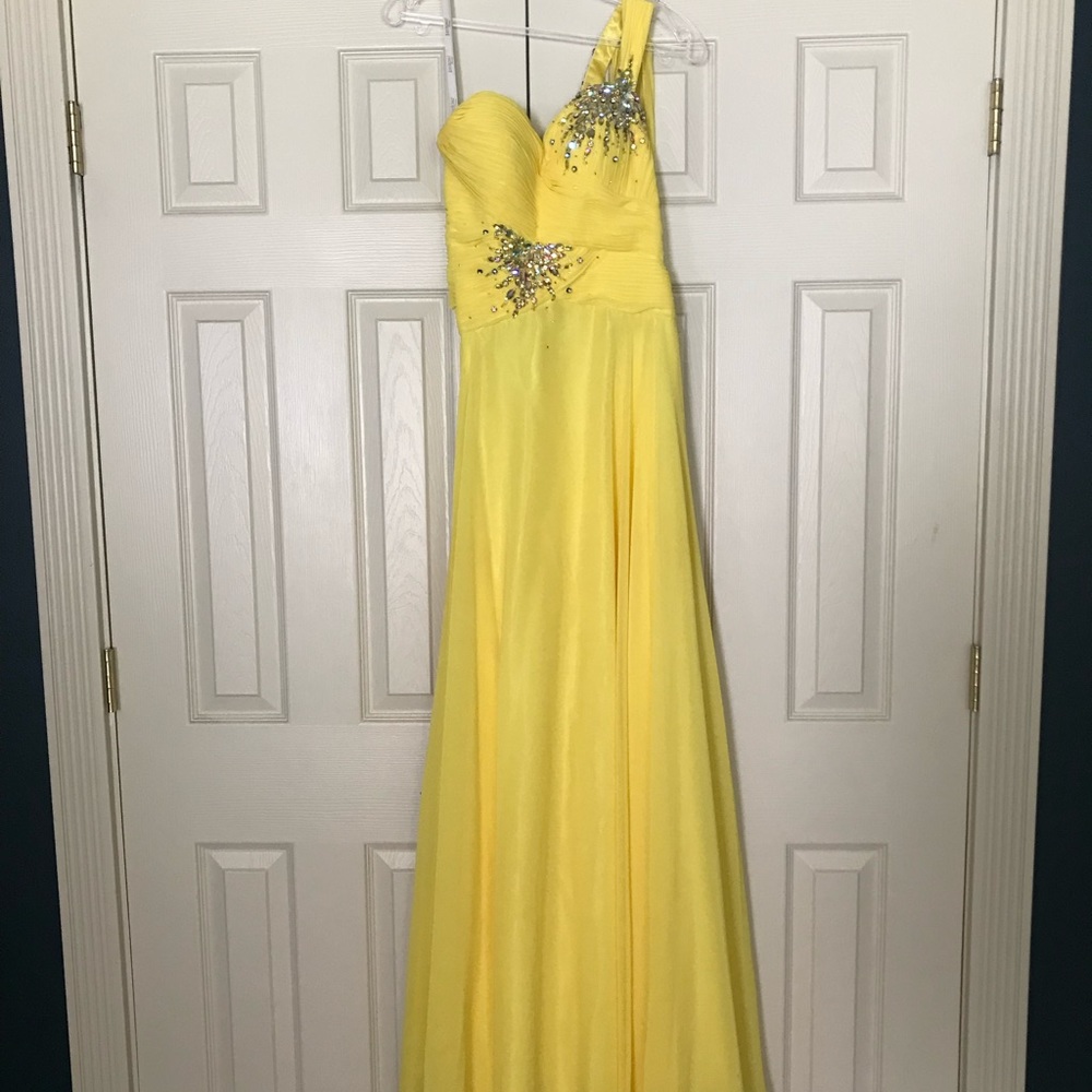 Tony Bowls Yellow Evening Gown